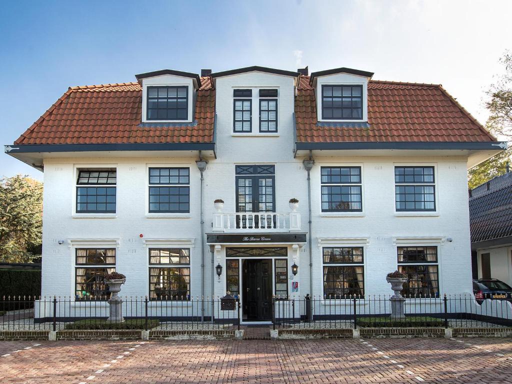 b-b-hotel-the-baron-crown-den-clear- north-holland