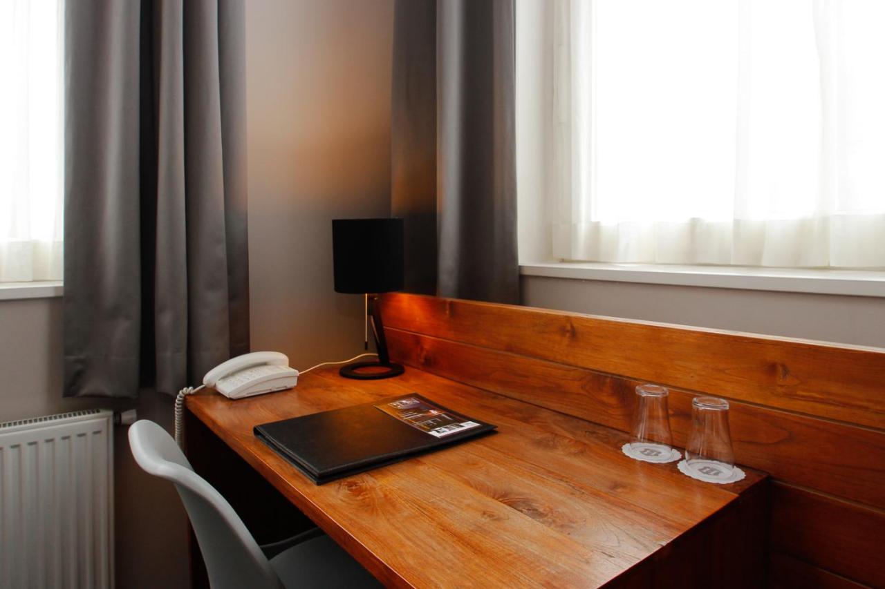 hotel på den enkelt delfzijl groningen værelse skrivebord