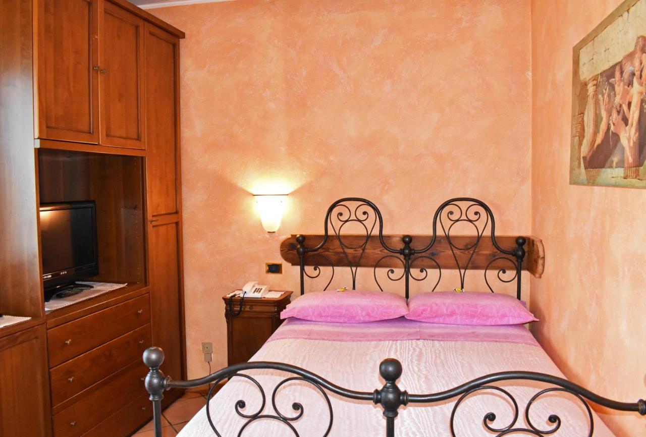 hotel albergo ristorante conca azzurra colico comomeer bed