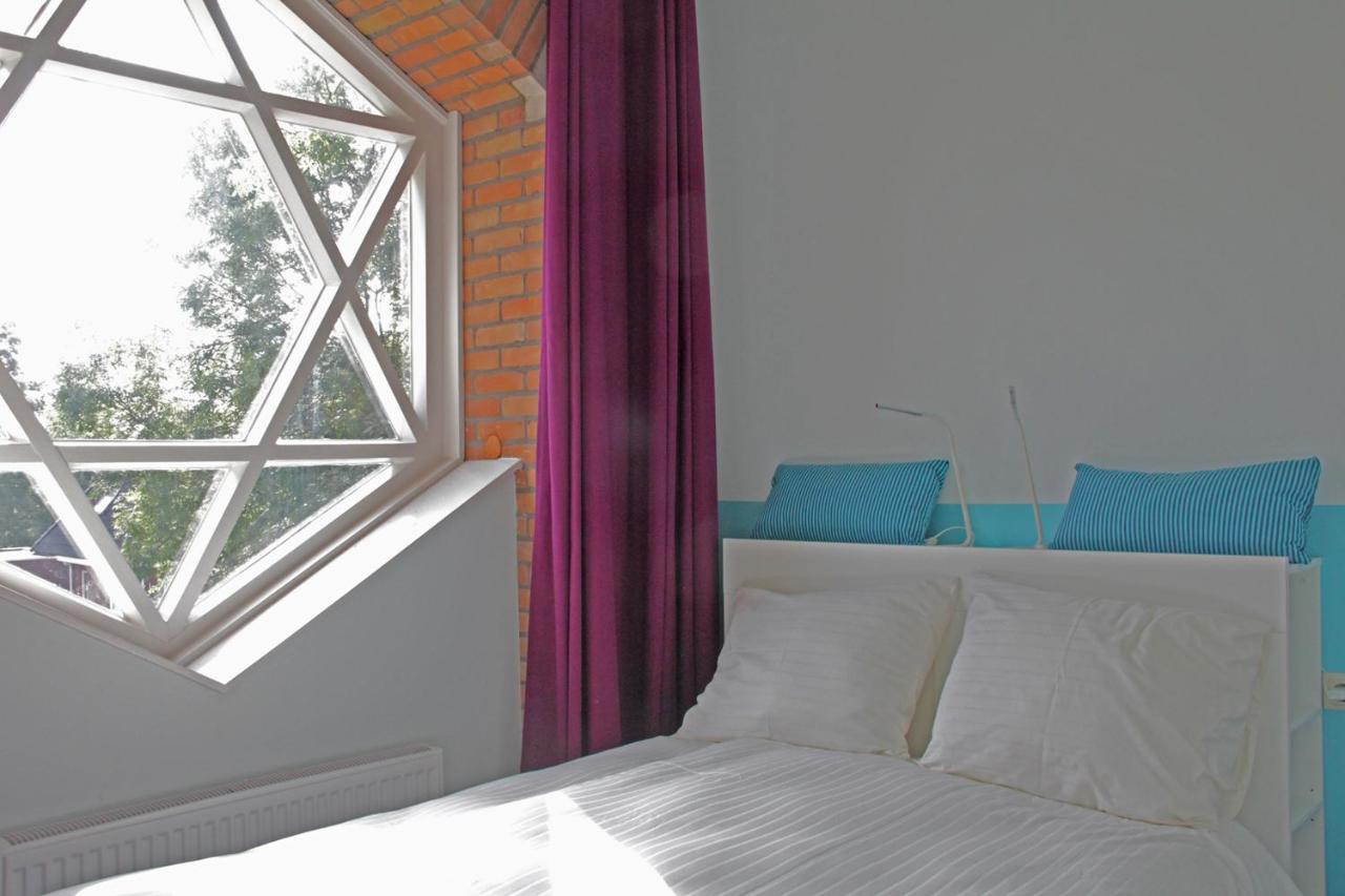 hotel landby lodge peterbur groningen seng med bande