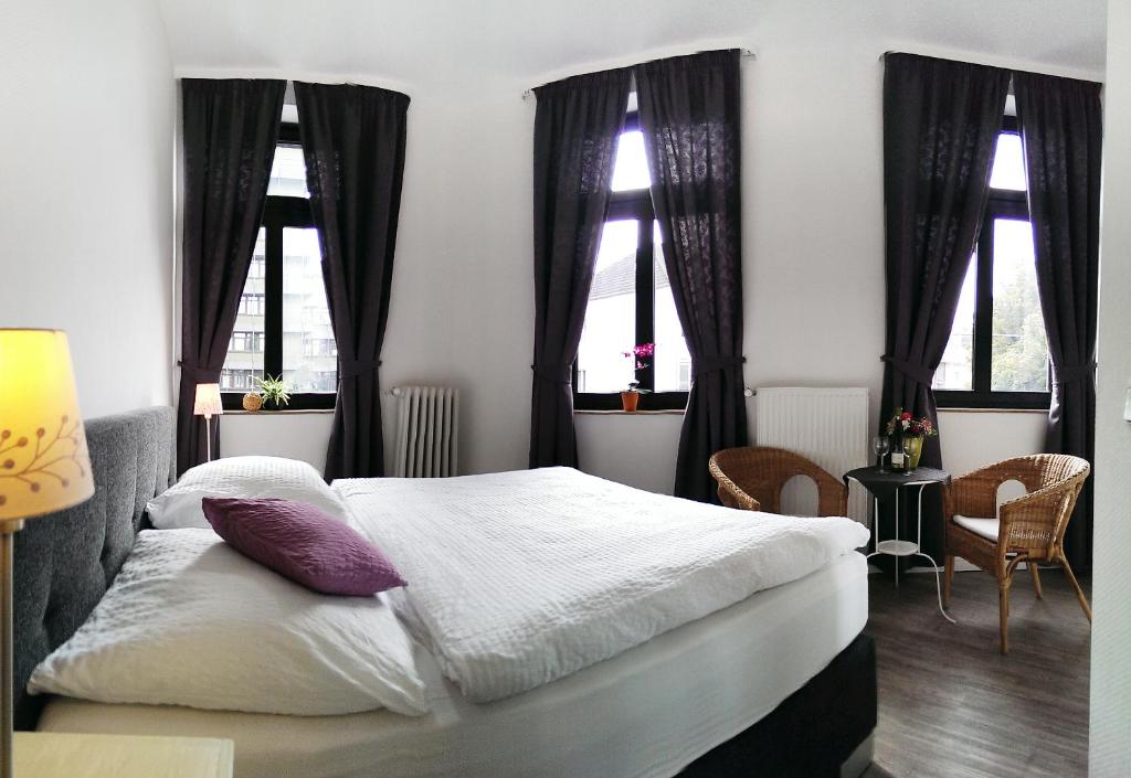 hotel klenkes på togstationen aachen seng