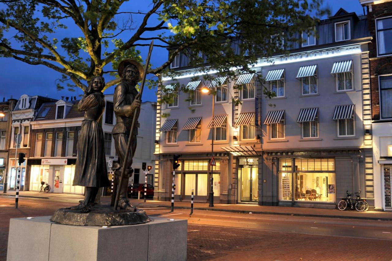 ingang hotel leeuw dor haarlem