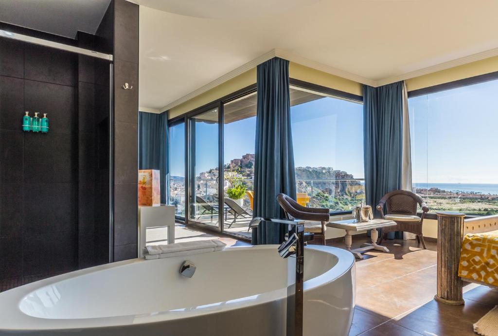 hotel miba salobrena andalusien bad på værelset bad på værelset