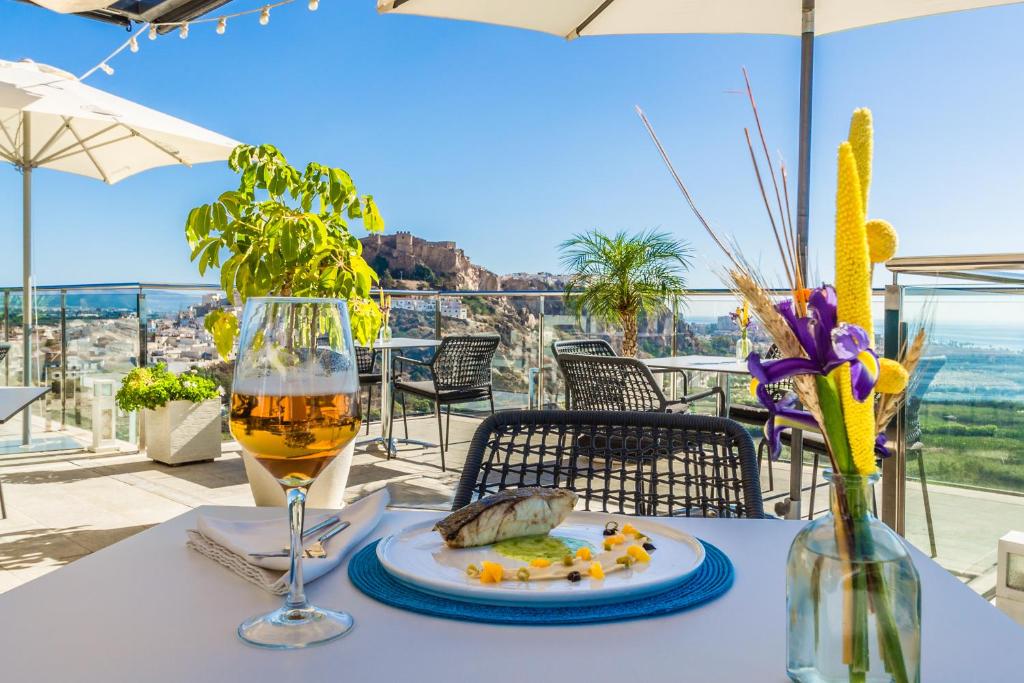 hotel miba salobrena andalusien bad værelsesudsigt