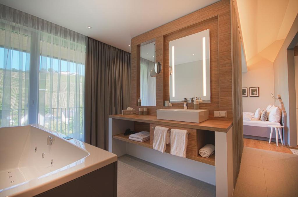 hotel restaurant zur marienburg pünderich mosel duitsland badkamer