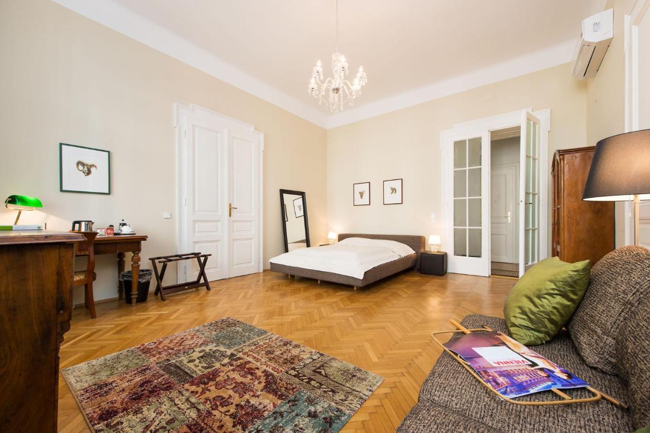 hotel rosa linde græder indeni
