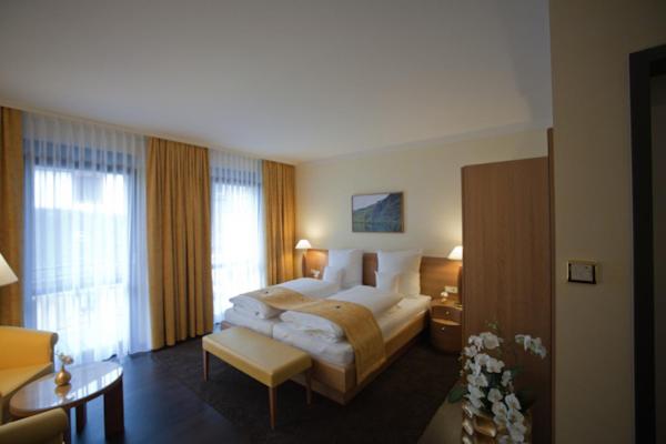 hotel wijnmakerij en pension schmitz bergweiler bernkastel kues mosel duitsland slaapkamer1