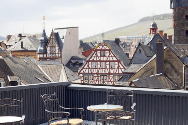 hotel wijnmakerij en pension schmitz bergweiler bernkastel kues mosel duitsland uitzicht