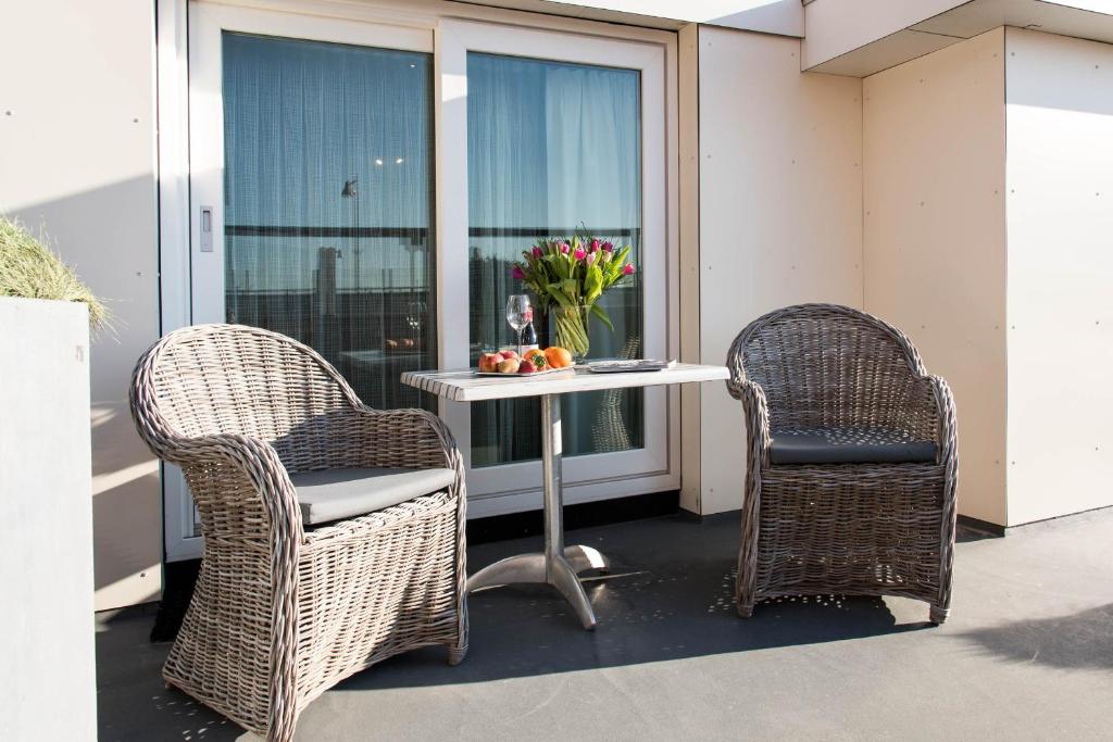 strand hotel de vasy egmond strand north holland terrasse