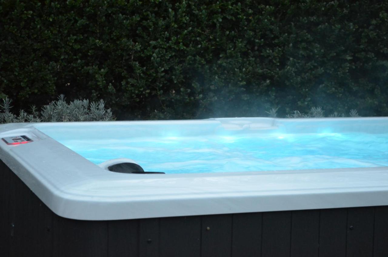 tour du tresorier tournus france jacuzzi