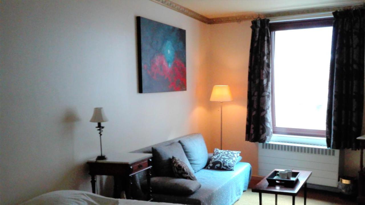 hotel de pastorij lage woonkamer