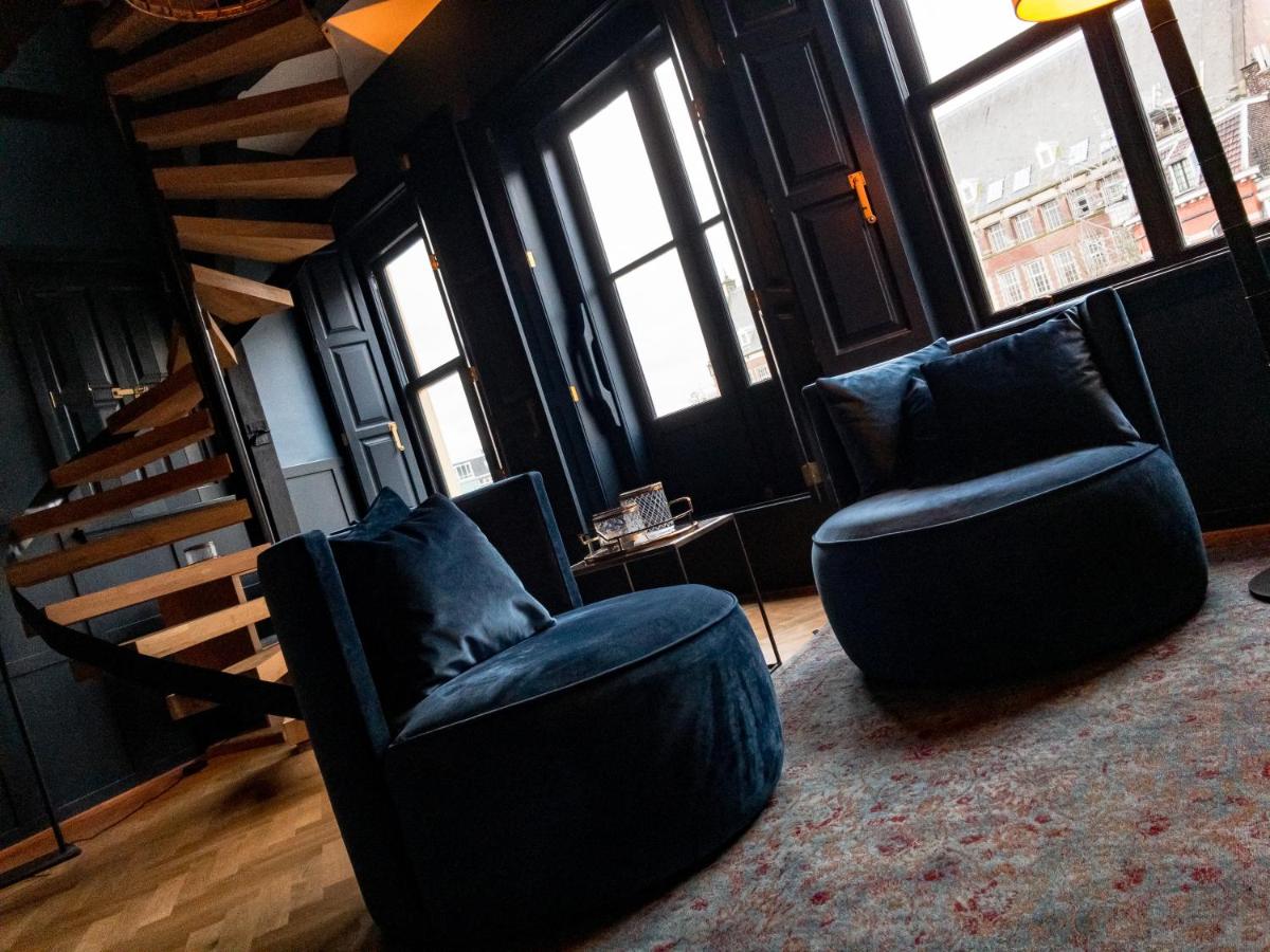 cty boeken lijden onder stoelen