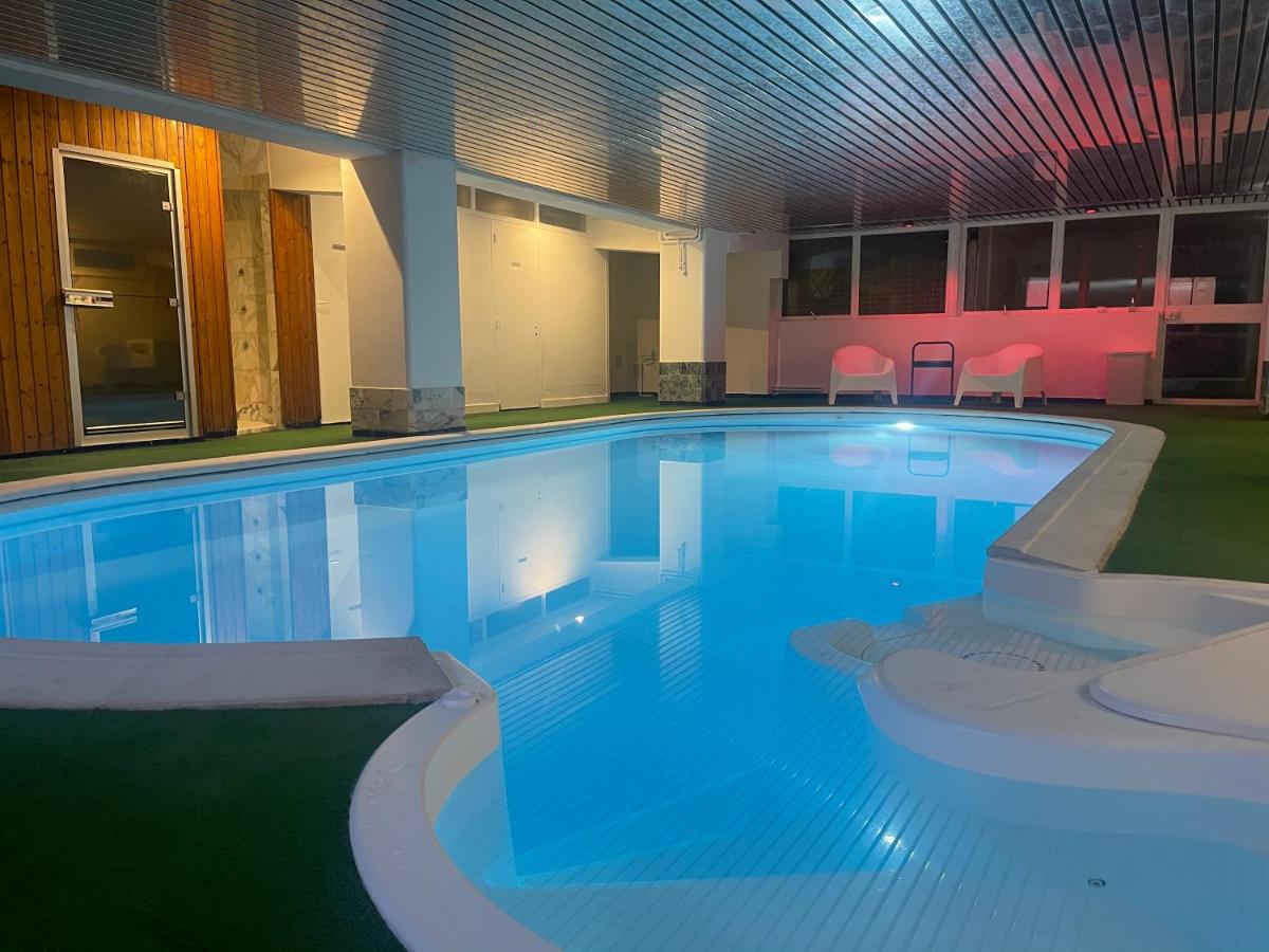 grand hotel des tempiliers reims champagne pool