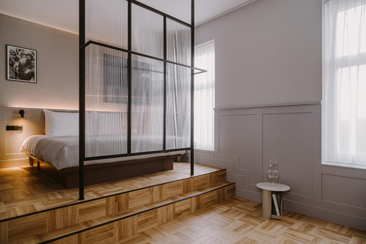 supernova hotel rotterdam nederland slaapkamer lettertype