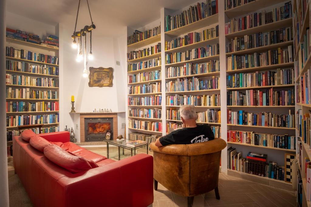 Malaga Hills boutique & wellness b&b cómpeta bibliotheek